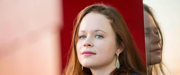 She is Back - Thora Birch's New Thriller, '3 Lives'