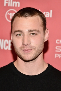 Next photo of Emory Cohen