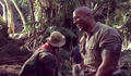 Jumanji 2 | Dwayne Johnson assusta Kevin Hart em novo vídeo do set