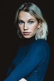 Thea Sofie Loch Næss - Poster 1