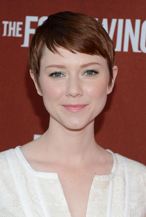 Valorie Curry - Poster 1