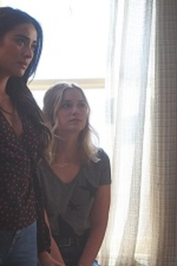Poster de Episódio Living with the Enemy (2018)