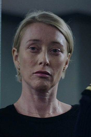 Poster de Episódio Hon är där ute (2020)