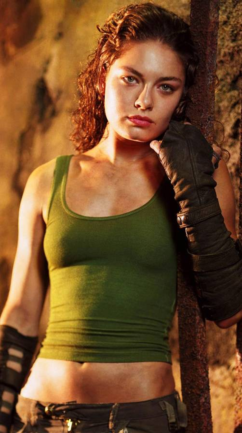 Alexa Davalos - Foto 1