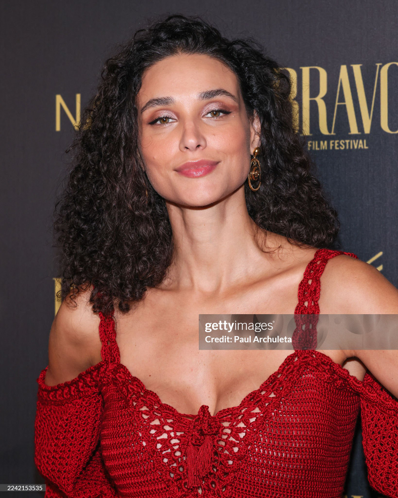 Débora Nascimento - Foto 1