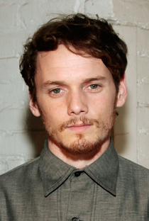 Anton Yelchin - Poster / Capa / Cartaz - Oficial 2