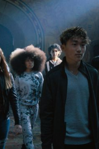 Poster de Episódio Strangers Arrive (2022)