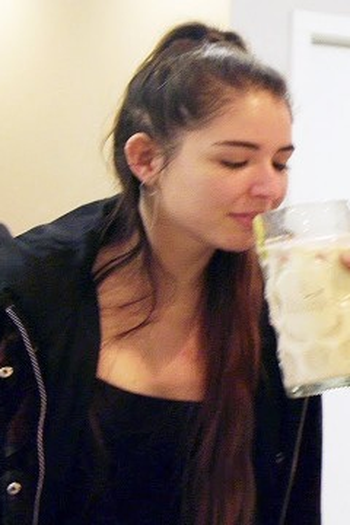 Poster de Episódio Milking Autumn for views. (2018)