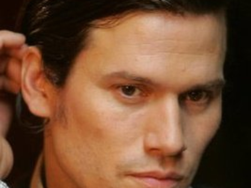 Foto 4 de Carlos Spills the Beans