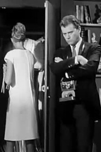 Poster de Episódio A Daring Step Backward (1965)