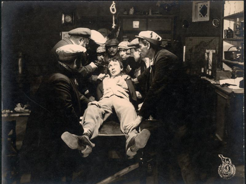 Foto 5 de Four-legged Sherlock Holmes