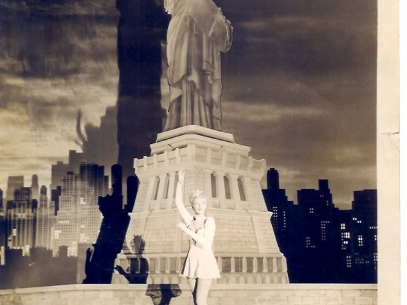 Foto 4 de Dançarina Loura