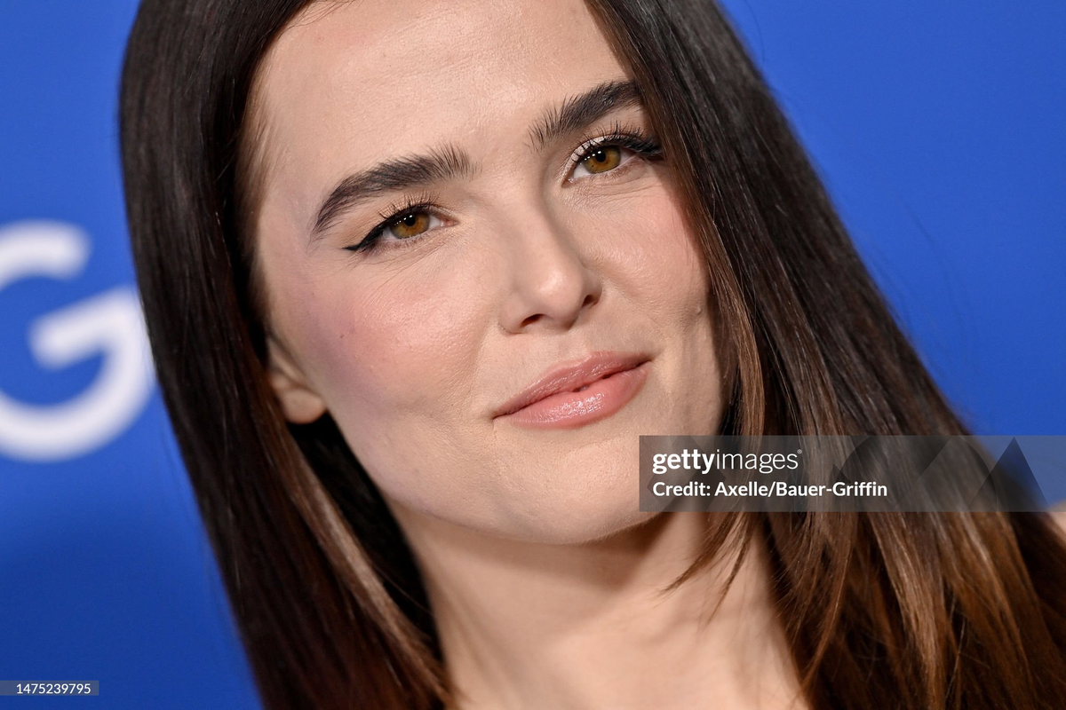 Zoey Deutch - Foto 1
