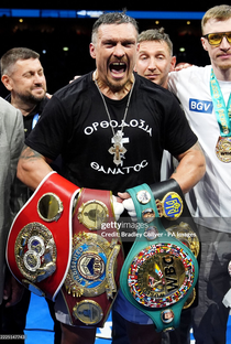 Oleksandr Usyk - Poster 1
