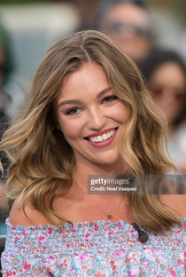 Lili Simmons - Poster 1