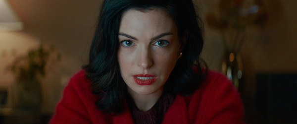 Com Anne Hathaway e Dakota Johnson, suspense "Verity" ganha novo trailer