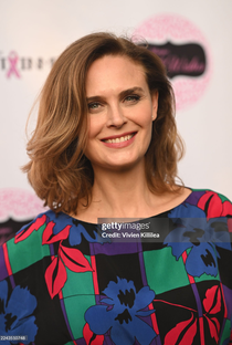 Emily Deschanel - Poster 1