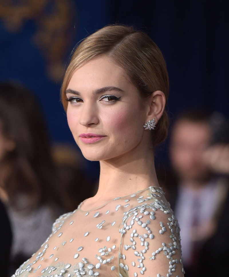 Lily James - Foto 4