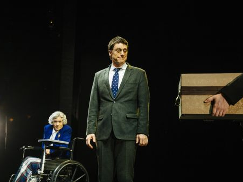 Foto 2 de Mysterious Circumstances (Play)