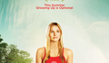 Kristen Bell sensualiza no poster de “The Lifeguard”