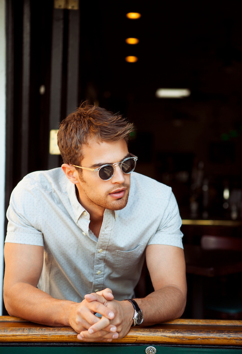 Theo James - Foto 3
