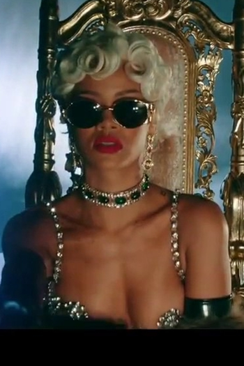  de Curta Rihanna: Pour It Up (2013)