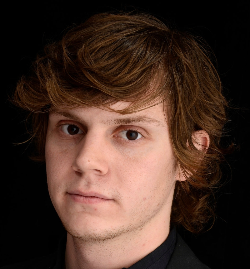 Evan Peters - Foto 3
