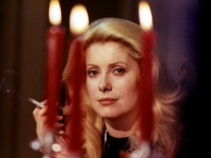 Foto 1 de A Mulher Com Botas Vermelhas