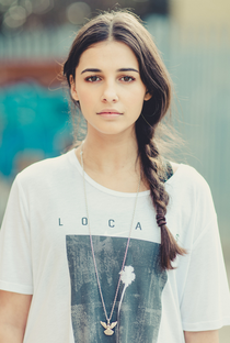 Naomi Scott - Poster / Capa / Cartaz - Oficial 2