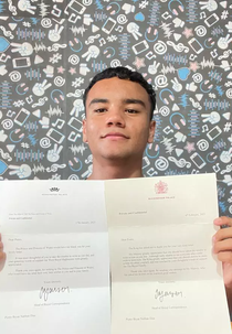 Jovem de MS recebe cartas da Família Real britânica após se solidarizar com saúde de Rei Charles e Kate Middleton (Jovem de MS recebe cartas da Família Real britânica após se solidarizar com saúde de Rei Charles e Kate Middleton)
