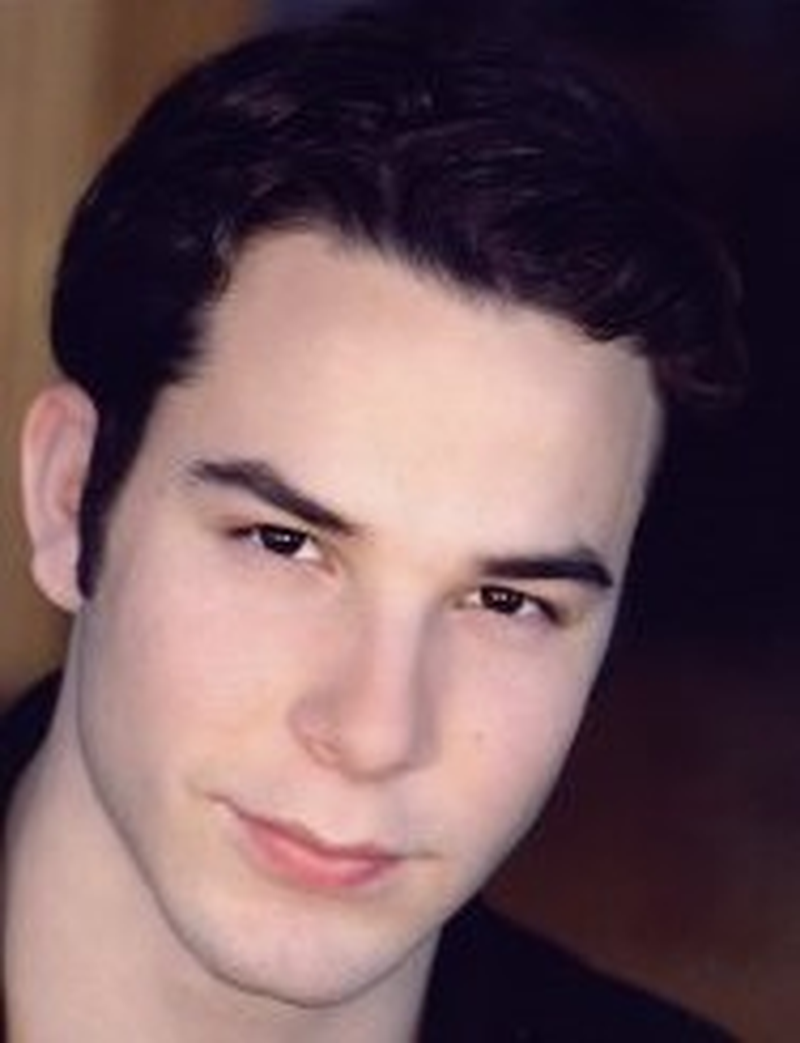 Skylar Astin - Foto 1