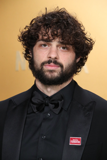 Noah Centineo - Poster 1