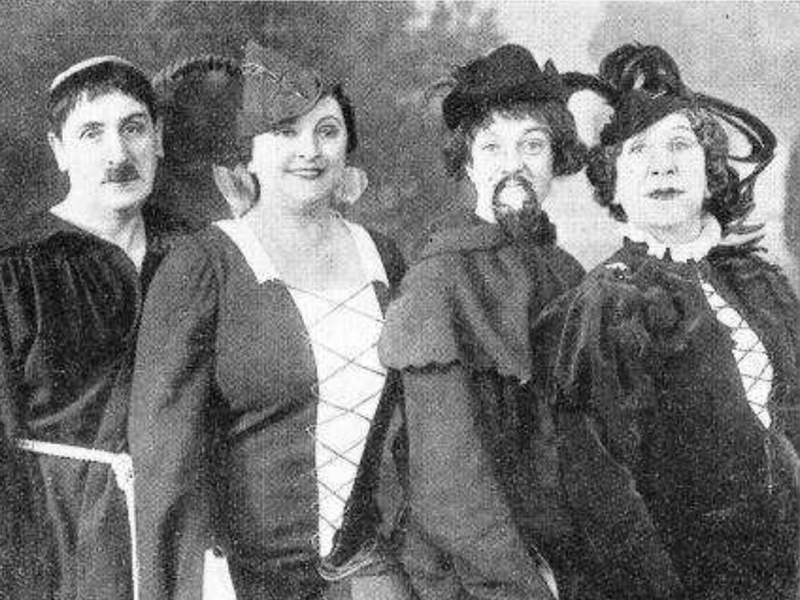 Foto 1 de Big Business (Play)