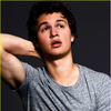 Ansel Elgort - Foto 8