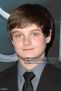 Chandler Canterbury - Poster 1