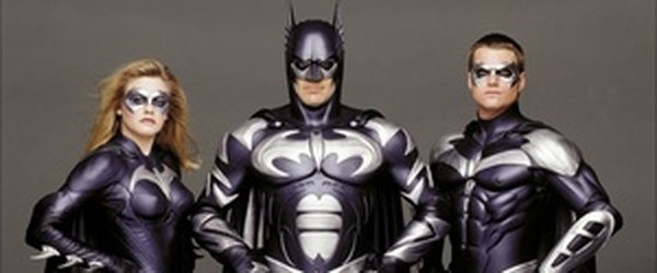 Após 20 anos, diretor pede desculpas e explica mamilos de "Batman e Robin" - Entretenimento - BOL Notícias
