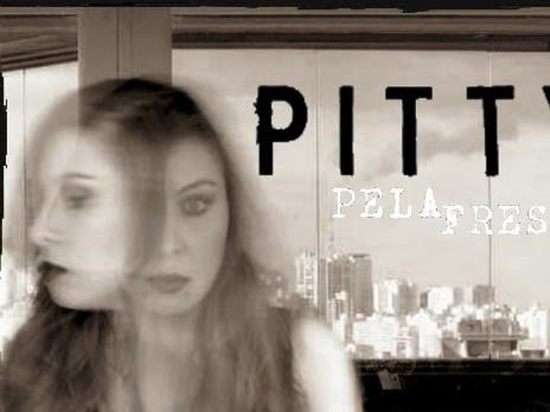 Foto 1 de Pitty - Pela Fresta