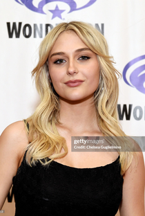 Alyvia Alyn Lind - Poster 1