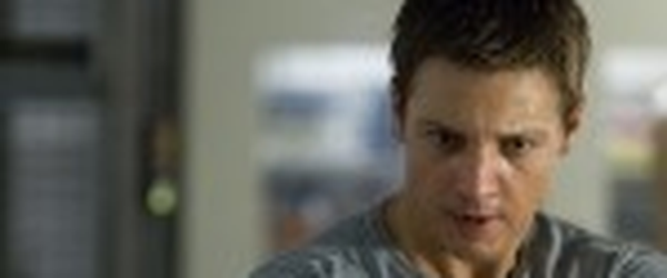 O Legado Bourne | Rachel Weisz e Jeremy Renner no primeiro clipe do filme | Robô Ninja