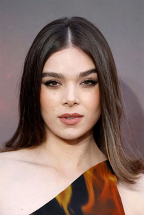 Hailee Steinfeld - Poster 1