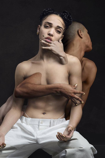  de Curta FKA Twigs: M3LL155X (2015)