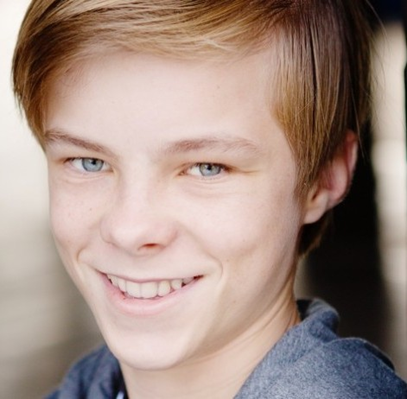Nicholas Hamilton - Foto 12