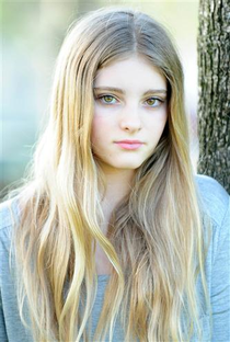Willow Shields - Poster 1