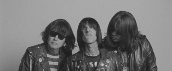 blink-182 explica o que é Punk e celebra os Ramones em clipe da inédita “DANCE WITH ME”