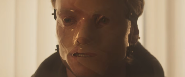 Cara-de-Barro ganha novo trailer e reforça tom de terror corporal da DC Studios