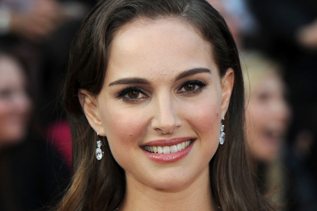 Natalie Portman vai dirigir e interpretar gêmeas em novo filme