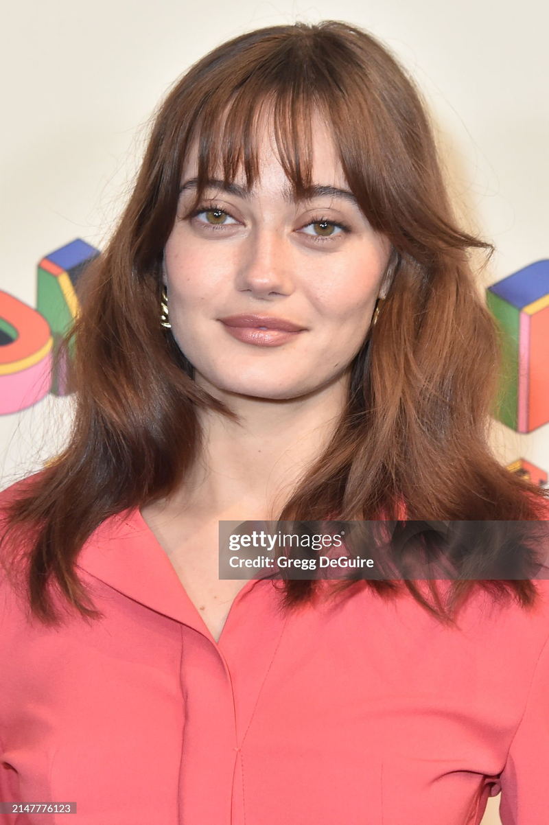 Ella Purnell - Foto 1