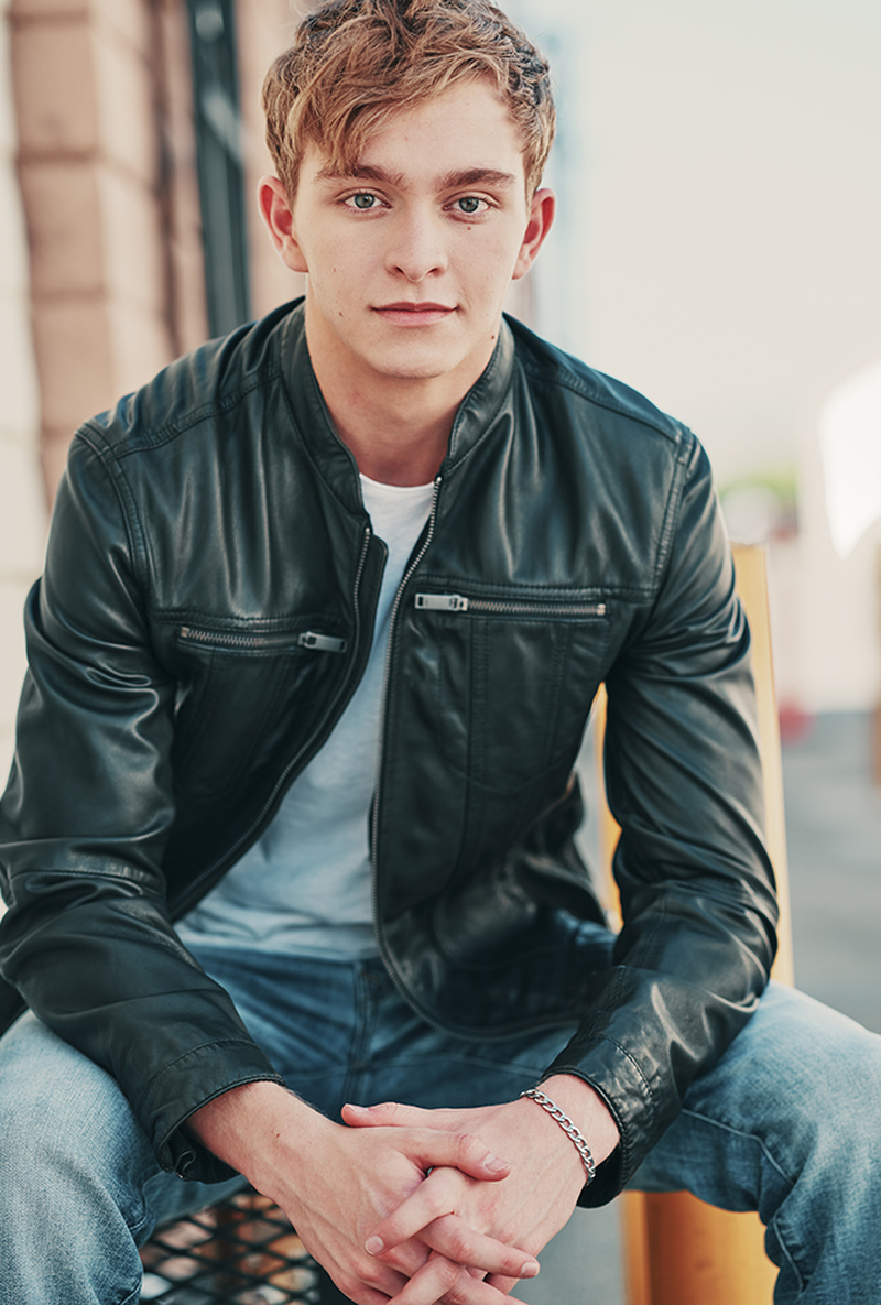 Gavin Lewis (VII) - Foto 1