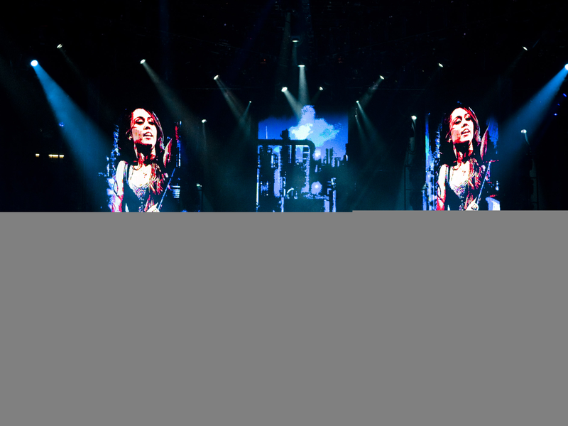 Foto 2 de Miley Cyrus – Live At The O2