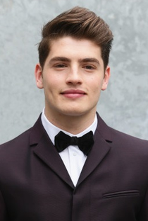 Gregg Sulkin - Poster / Capa / Cartaz - Oficial 3